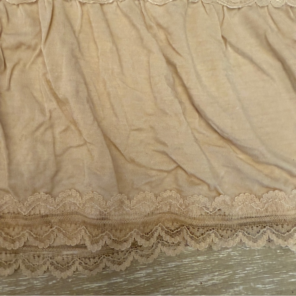 POL Cream Lace Peplum Camisole Tank Top - Picture 3 of 10